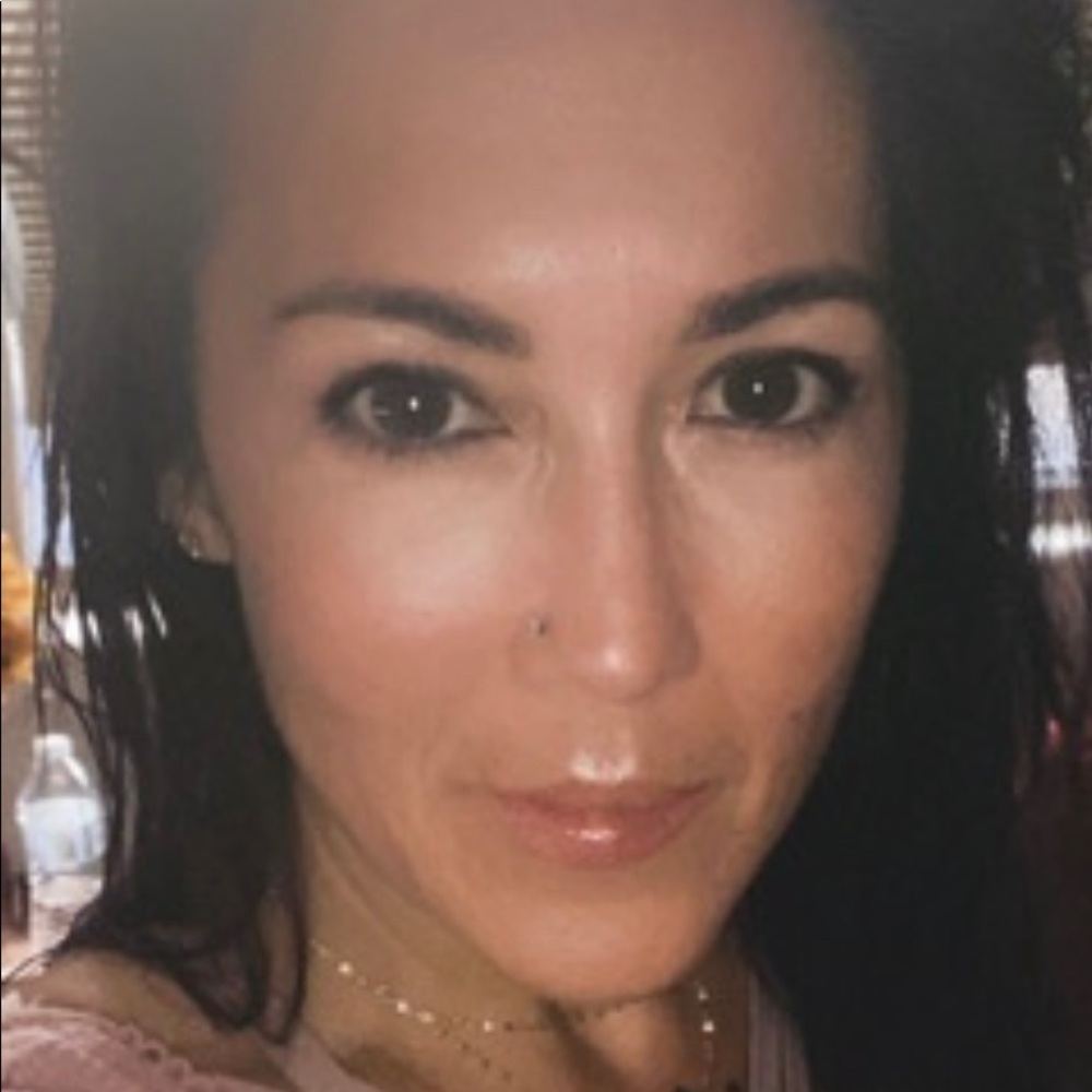 Meet your Posher, Debbie